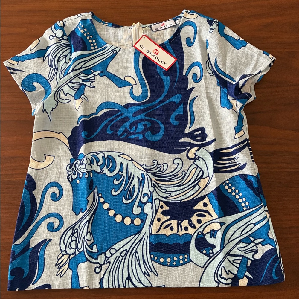 CK Bradley NWT shortsleeved top in blues, with horse